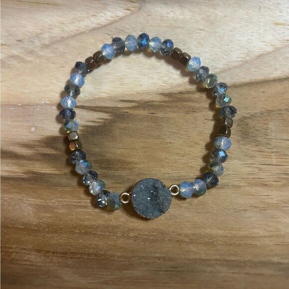 Urban Outfitters Blue and Gray Bracelet with Labradorite Beads and druzy stone - Picture 2 of 3